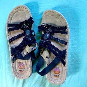 Beautiful black earth spirit sandals, with cute rhinestones beads and a charm!